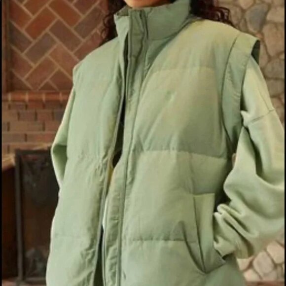 Playboy By PacSun Oversized Puffer Vest Sage Green XS/S Pockets 2 Way Zip Sporty - Picture 3 of 16
